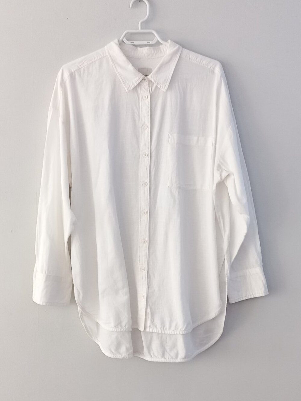 MAEVE (ANTHROPOLOGIE) elevated basic white button up shirt